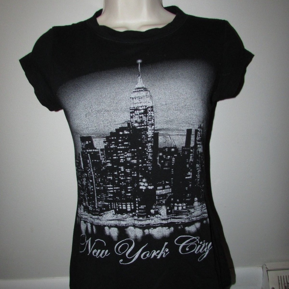 CITY THREADS NEW YORK CITY SKYLINE BLACK T-SHIRT